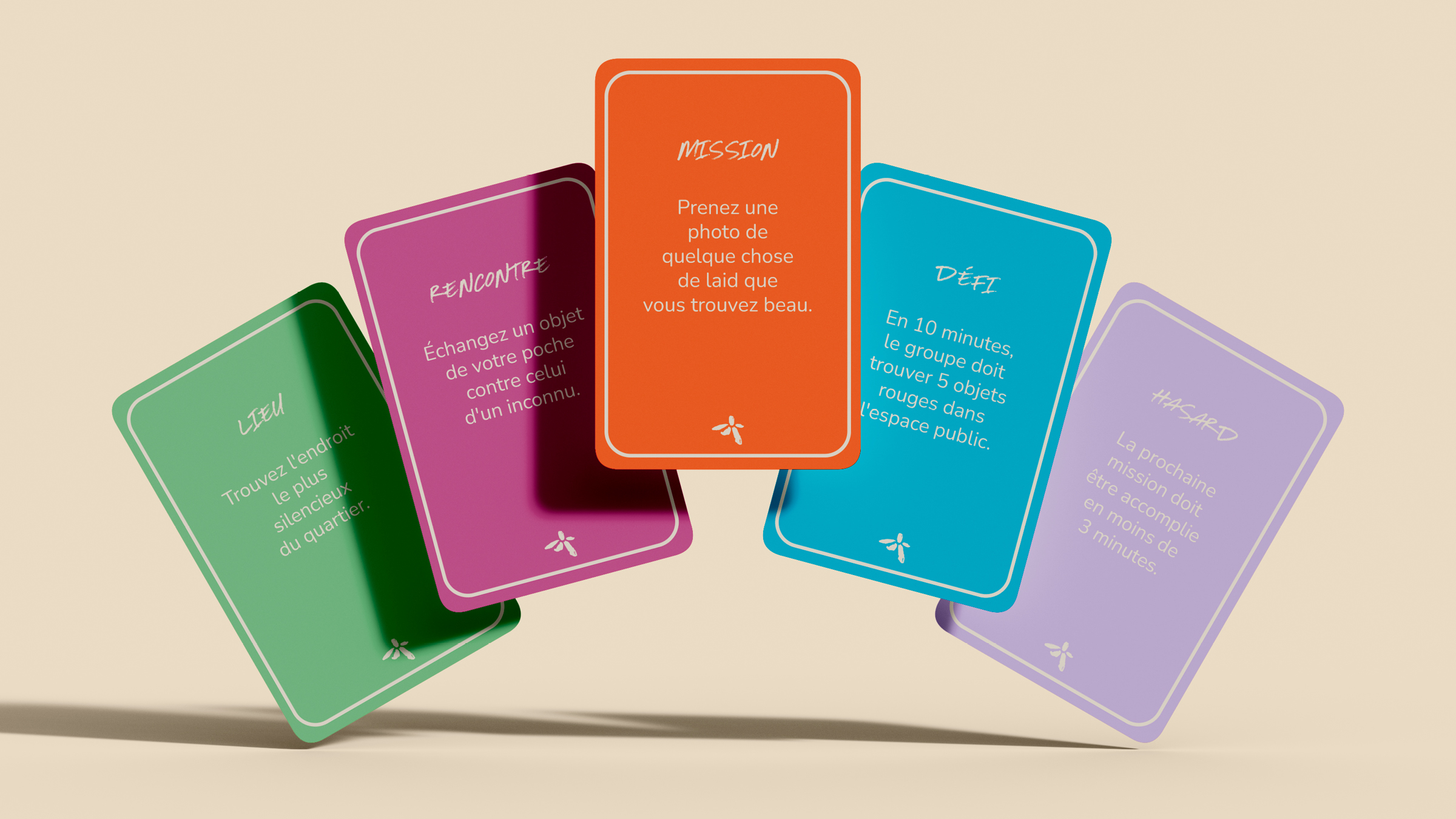 Cartes de jeu Giant en éventail, une couleur par catégorie (lieu, mission, défi…)