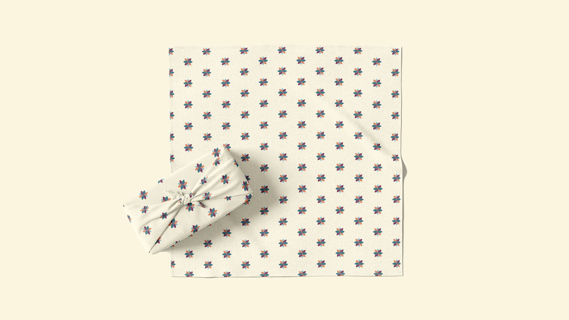 Emballage furoshiki Weekendesk imprimé du motif de la marque, emballant un coffret